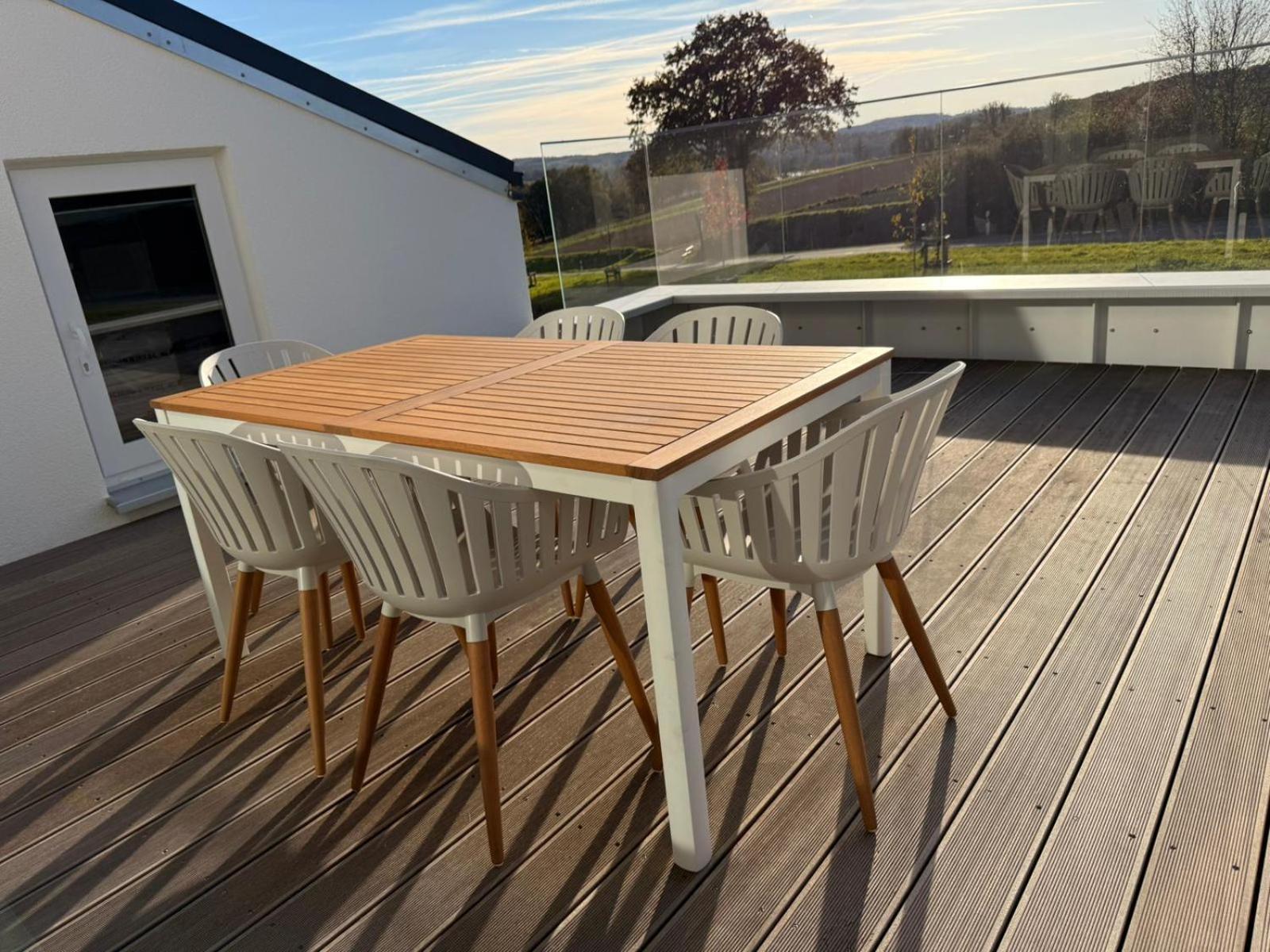 Elegantes Seeidylle Mit Blick Auf Ferienhaus *